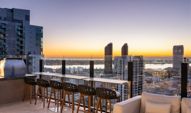 Striking Views glass bar with city views